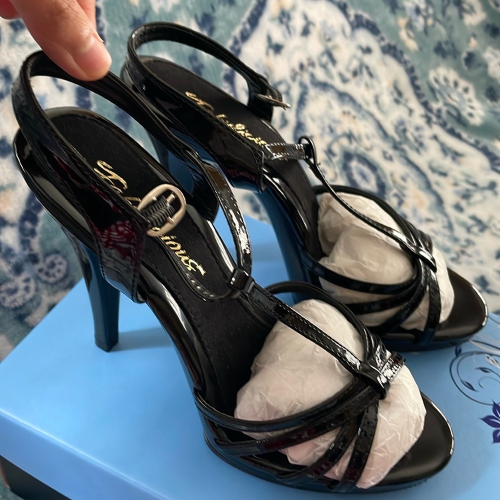 Fabulicious Flair black patent heel sandal